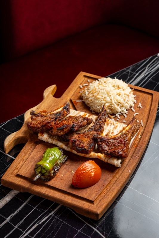 Charcoal-grilled lamb chops