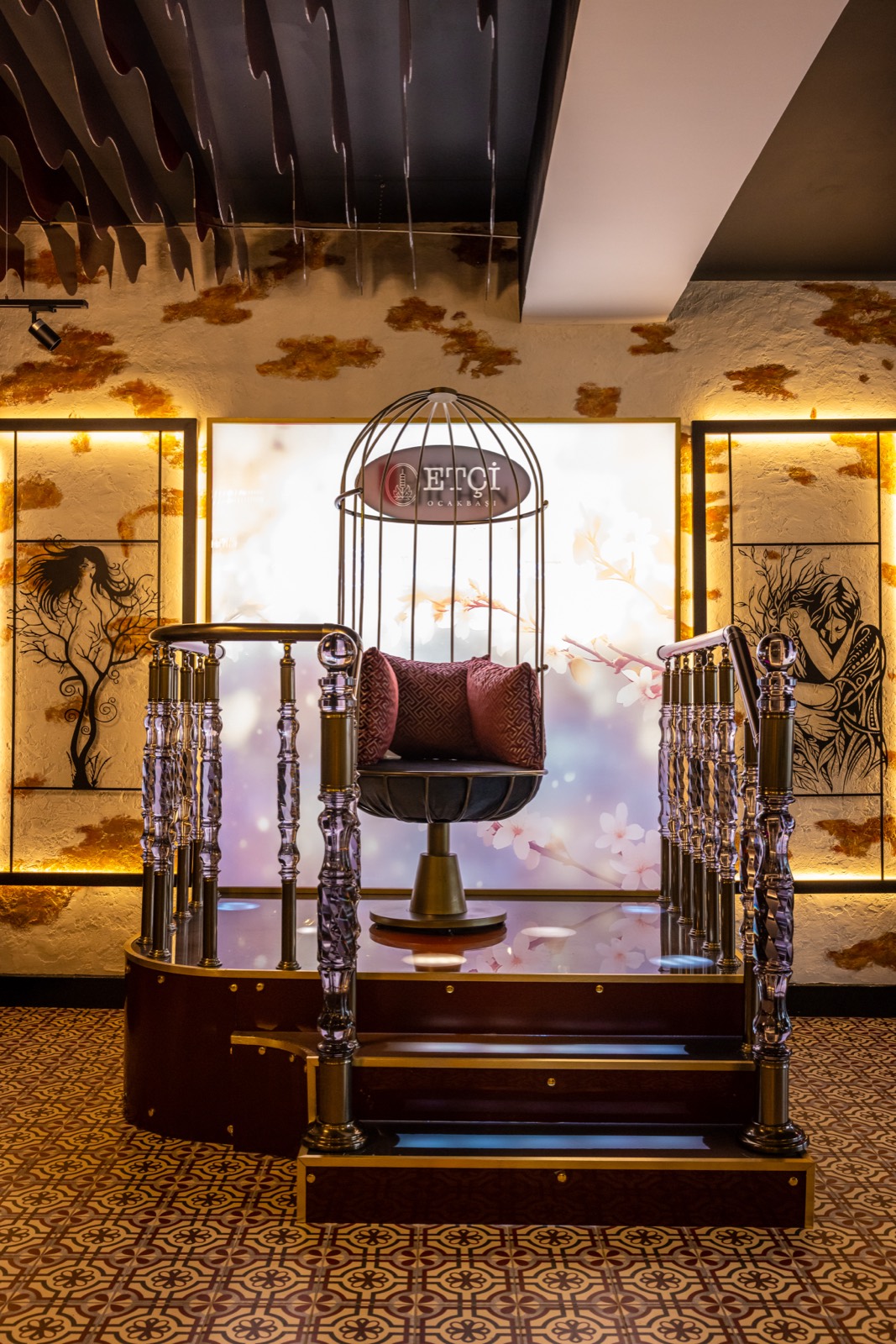 The gilded centrepiece of Etçi Közde Döner's dining room